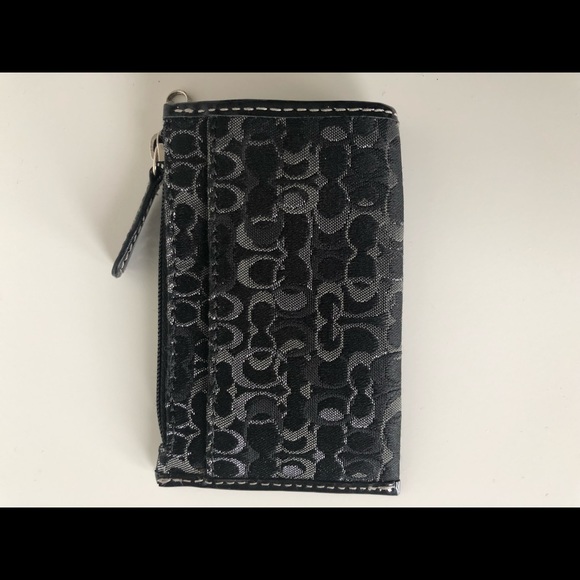 Very pretty Coach card holder - Picture 2 of 3